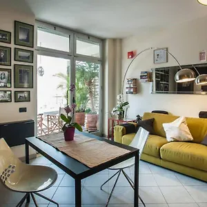  Appartamento Modern Giovanni Square Iun Q6922 Italia